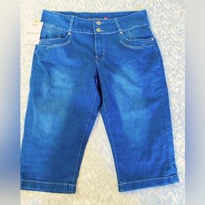 NWT Rich Cow Womens Jeans Blue Denim Capri Stretch Pockets 18 PLUS SIZE